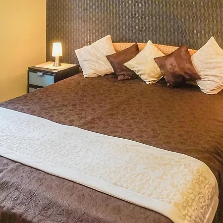 Three-bedroom In Apartman
